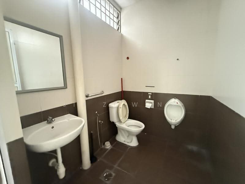 Shop / Office untuk Disewa di Bay Avenue (Bayan Lepas) - Jess Wong - Bathroom - PropertyGuru.com.my