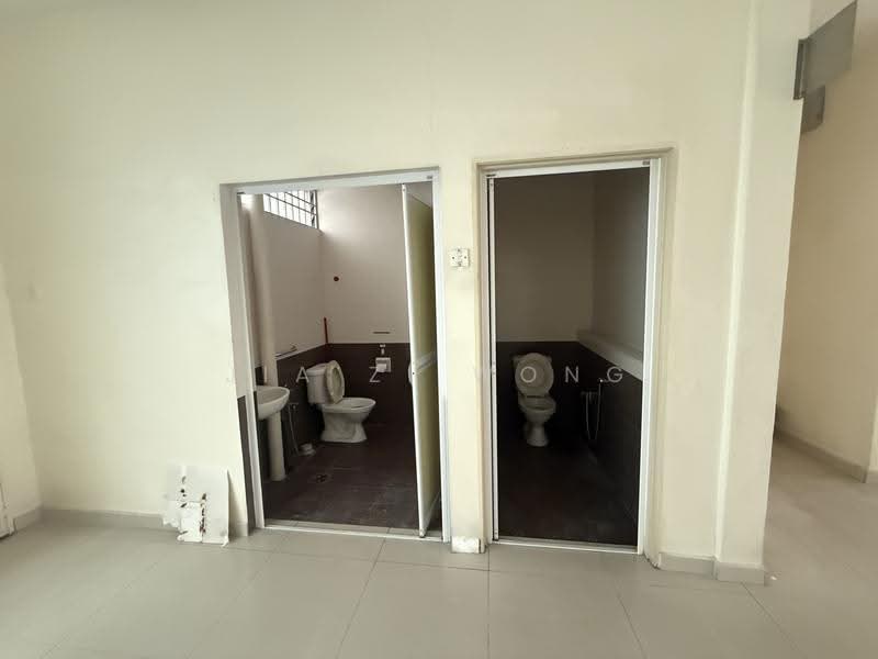 Shop / Office untuk Disewa di Bay Avenue (Bayan Lepas) - Jess Wong - Bathroom - PropertyGuru.com.my