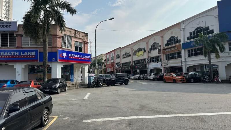 Shop for Rent in Pusat Perdagangan Seri Kembangan (Seri Kembangan) - Benny Lee - Exterior - PropertyGuru.com.my