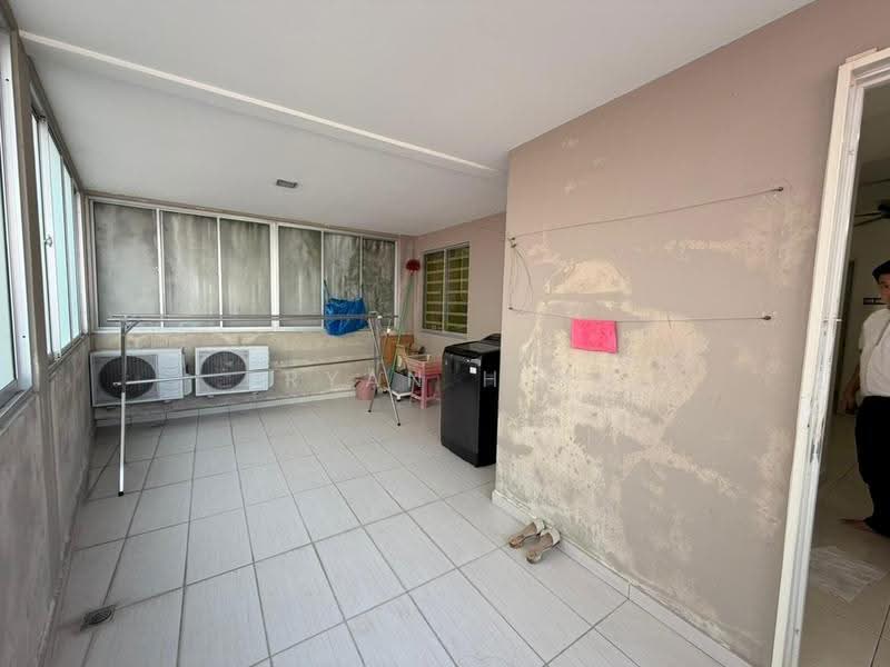 Rumah Teres 3-Tingkat untuk Dijual di Bukit Jambul (Penang) - Bryan H'ng - Balcony - PropertyGuru.com.my