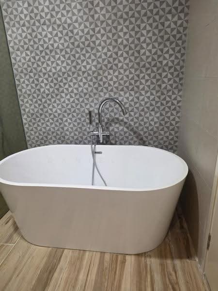 Service Residence for Rent at Hampton Height Damansara - Daniel pee - Bathroom - PropertyGuru.com.my