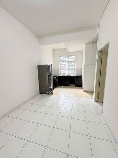 Rumah Teres untuk Dijual di Taman Desa Tebrau (Tebrau) - Valerie Saw - Kitchen - PropertyGuru.com.my