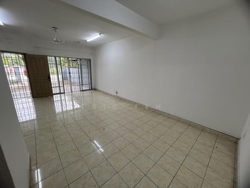 2-storey Terraced House for Rent in Taman Putra Prima (Puchong) - Eric Teh - Living Room - PropertyGuru.com.my