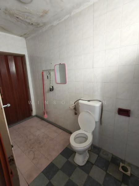 Rumah Teres 2-Tingkat untuk Dijual di Taman Bukit Kempas (Tampoi) - Winson Tan - Bathroom - PropertyGuru.com.my
