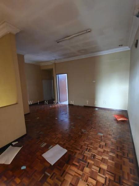 Rumah Teres 2-Tingkat untuk Dijual di Taman Bukit Kempas (Tampoi) - Winson Tan - Living Room - PropertyGuru.com.my