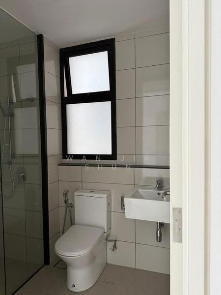 Kediaman Servis untuk Dijual di Duta Park Residences - Wan Jia Shun - Bathroom - PropertyGuru.com.my