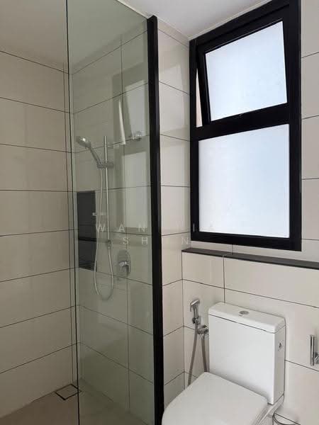 Kediaman Servis untuk Dijual di Duta Park Residences - Wan Jia Shun - Bathroom - PropertyGuru.com.my