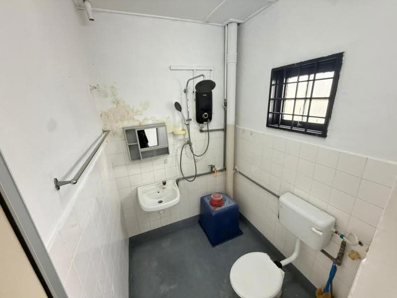 Terraced House for Sale in Bandar Country Homes (Rawang) - Andy Yap - Bathroom - PropertyGuru.com.my