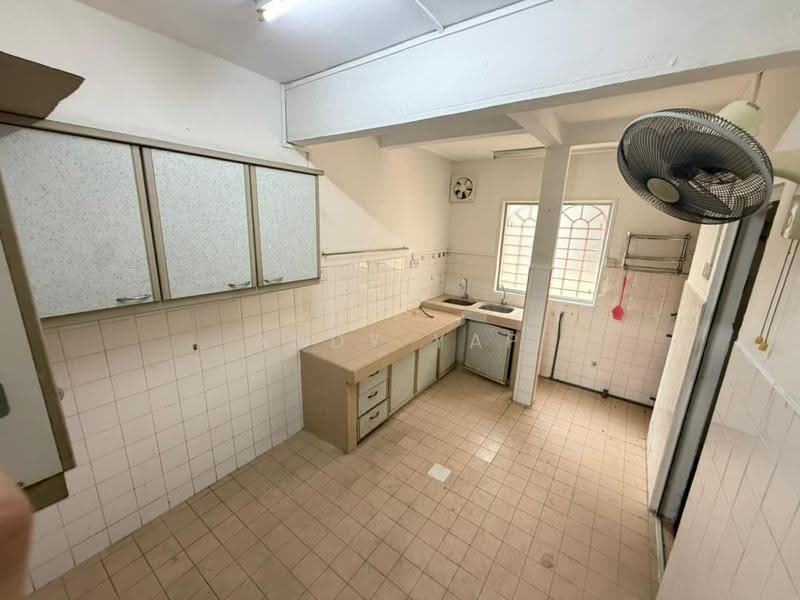 Terraced House for Sale in Bandar Country Homes (Rawang) - Andy Yap - Kitchen - PropertyGuru.com.my