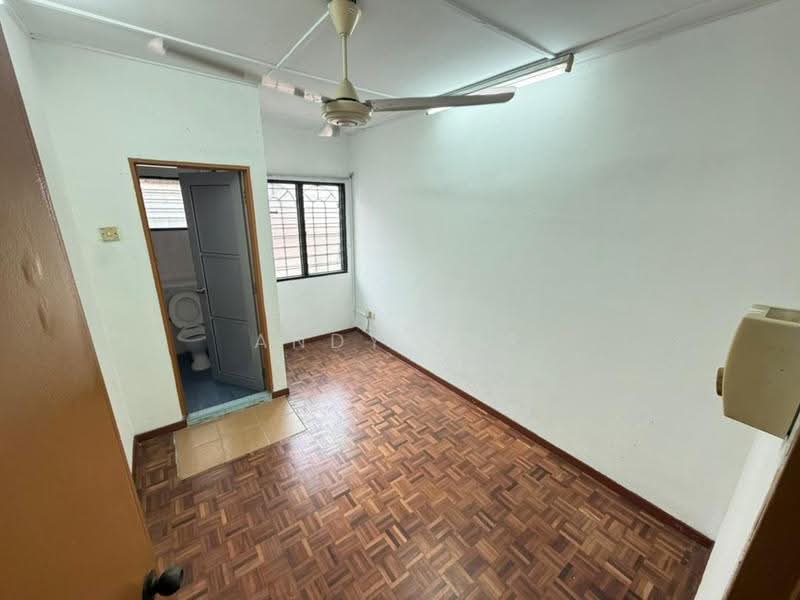 Terraced House for Sale in Bandar Country Homes (Rawang) - Andy Yap - Bathroom - PropertyGuru.com.my