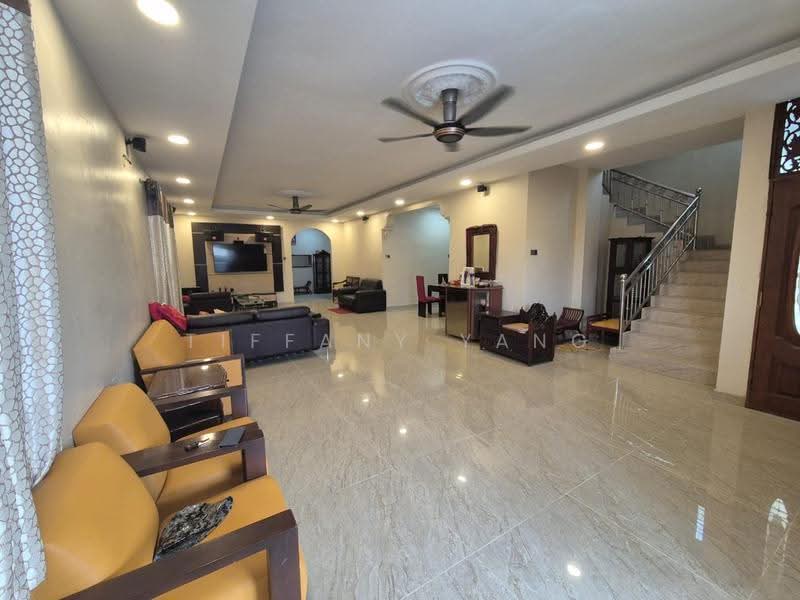 Bungalow House untuk Disewa di Bandar Country Homes (Rawang) - Tiffany Yang - Living Room - PropertyGuru.com.my