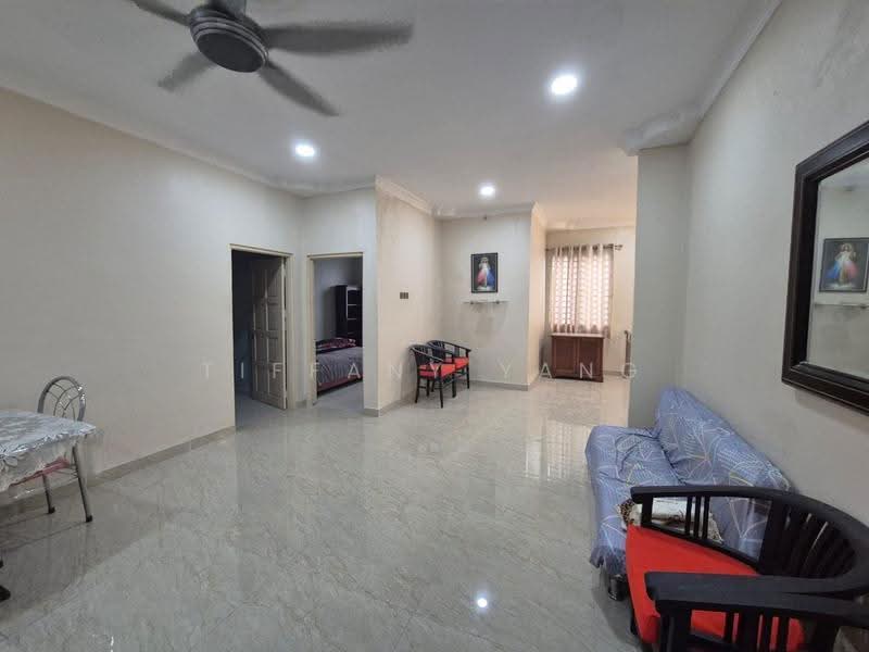 Bungalow House untuk Disewa di Bandar Country Homes (Rawang) - Tiffany Yang - Living Room - PropertyGuru.com.my