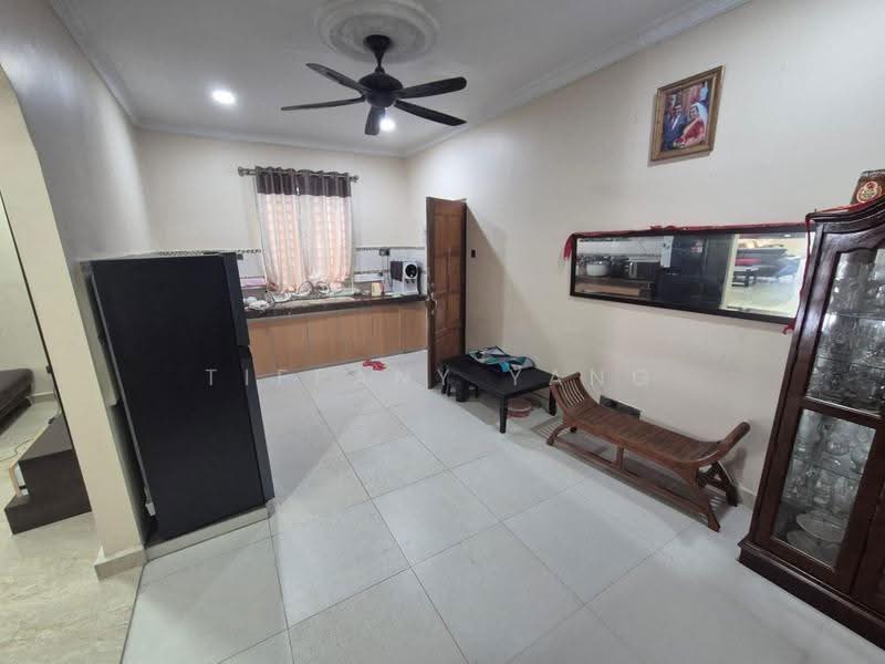 Bungalow House untuk Disewa di Bandar Country Homes (Rawang) - Tiffany Yang - Kitchen - PropertyGuru.com.my