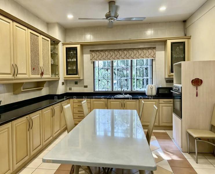 Bungalow House for Sale in SS 3, Taman Universiti (Petaling Jaya) - Bernisa Bon - Kitchen - PropertyGuru.com.my