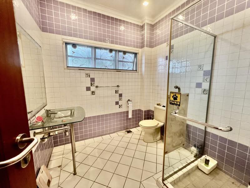 Bungalow House for Sale in SS 3, Taman Universiti (Petaling Jaya) - Bernisa Bon - Bathroom - PropertyGuru.com.my