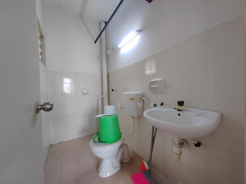 Rumah Flat untuk Disewa di Bukit Rahman Putra - Yean Ma - Bathroom - PropertyGuru.com.my