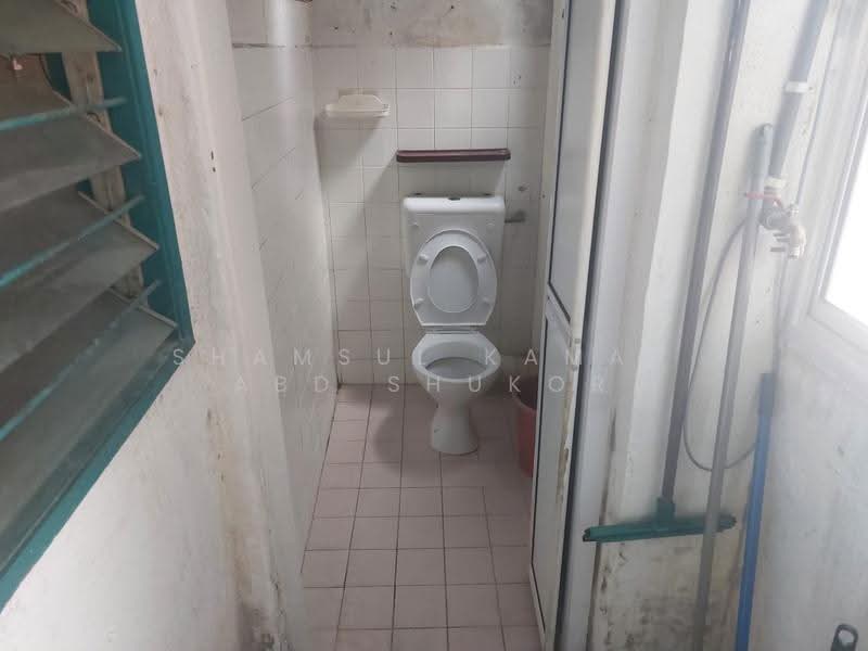Pangsapuri untuk Dijual di Siantan Apartment - Shamsul Kamar Abd Shukor - Bathroom - PropertyGuru.com.my