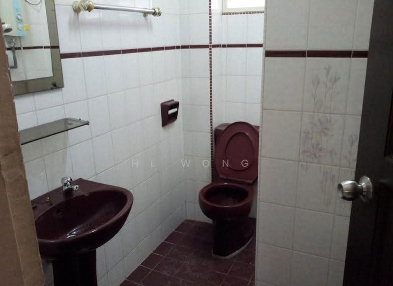 Rumah Berkembar untuk Dijual di SS3 (Petaling Jaya) - HL Wong - Bathroom - PropertyGuru.com.my