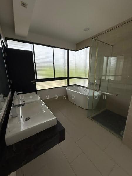 Semi-Detached House for Sale in Leisure Farm (Gelang Patah) - Jasmond Koh - Bathroom - PropertyGuru.com.my