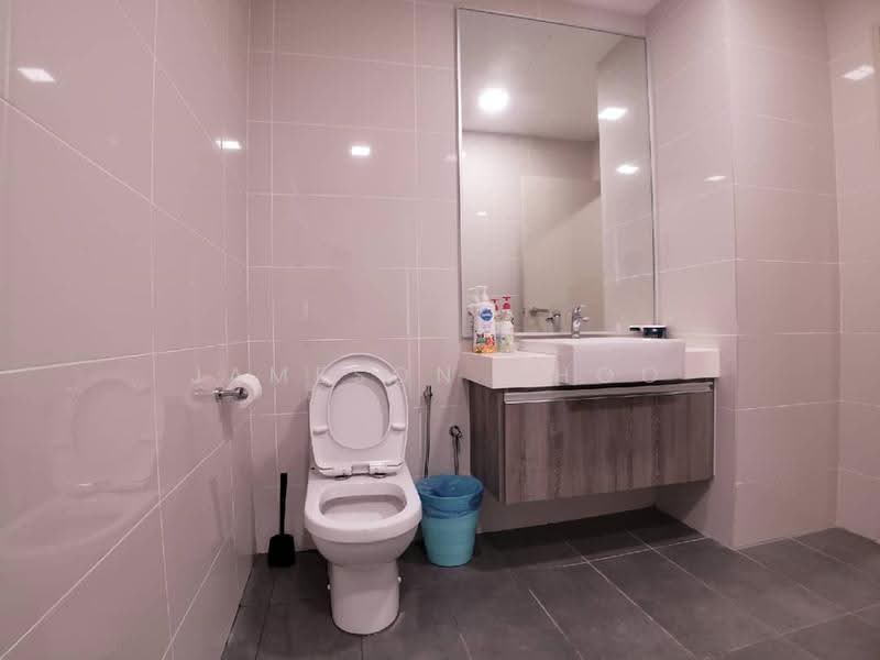 Kediaman Servis untuk Dijual di Southkey Mosaic - Jameson Choo - Bathroom - PropertyGuru.com.my