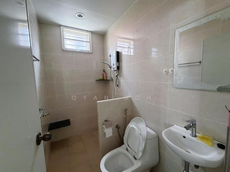 Semi-Detached House for Sale in Desa Ria (Sungai Ara) - Qyan Goh - Bathroom - PropertyGuru.com.my