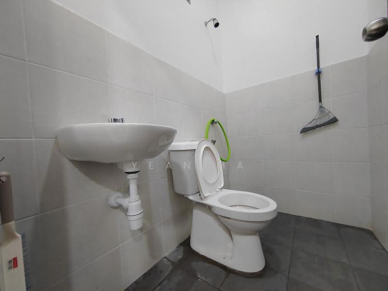 Terraced House for Rent in Taman Kundang Jaya (Rawang) - Yean Ma - Bathroom - PropertyGuru.com.my