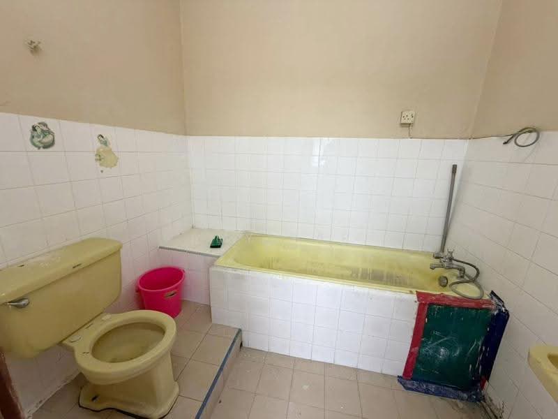 Rumah Teres 1.5-Tingkat untuk Dijual di Kepong Baru (Kepong) - Amy Yap - Bathroom - PropertyGuru.com.my