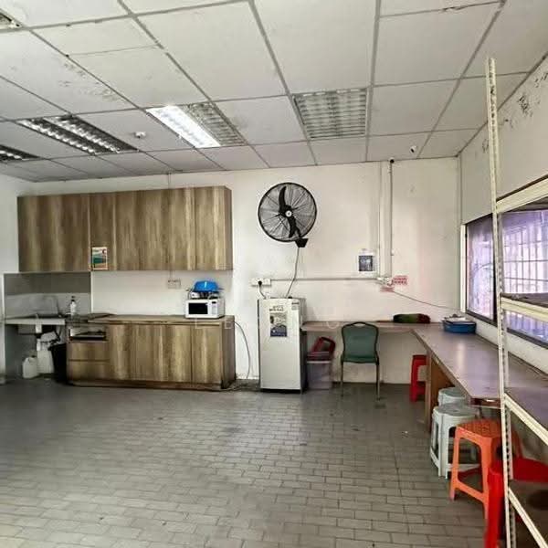 Gudang untuk Disewa di Taman Bunga Negara (Shah Alam) - Jordan Leong - Kitchen - PropertyGuru.com.my