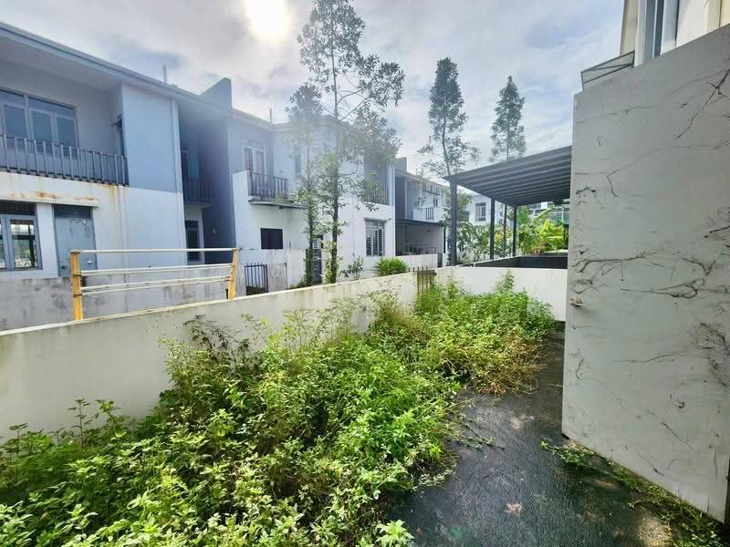 Semi-Detached House for Sale in TAMAN PUCHONG UTAMA (Puchong) - Ahmad Muslim - Exterior - PropertyGuru.com.my