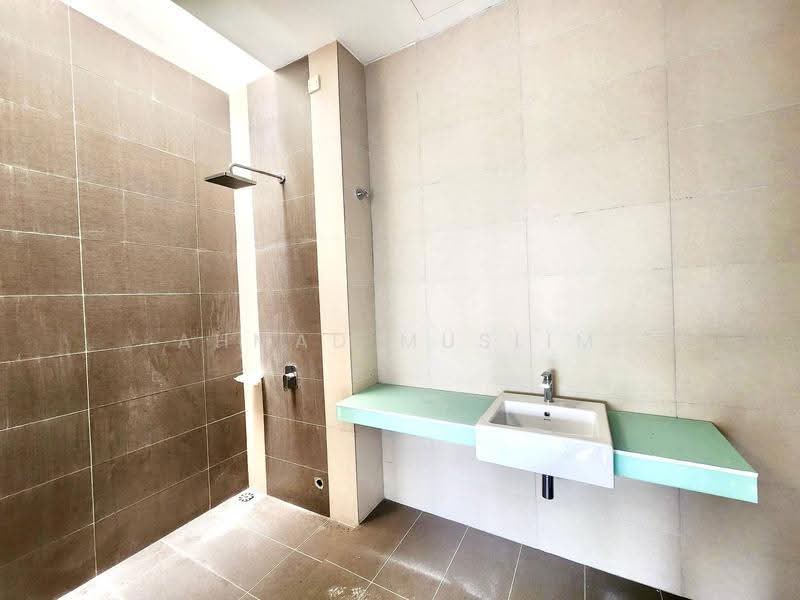 Semi-Detached House for Sale in TAMAN PUCHONG UTAMA (Puchong) - Ahmad Muslim - Bathroom - PropertyGuru.com.my