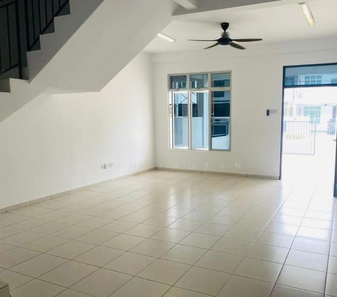 3-storey Terraced House for Rent in Taman Kundang Jaya (Rawang) - Zann Fauzan - Living Room - PropertyGuru.com.my