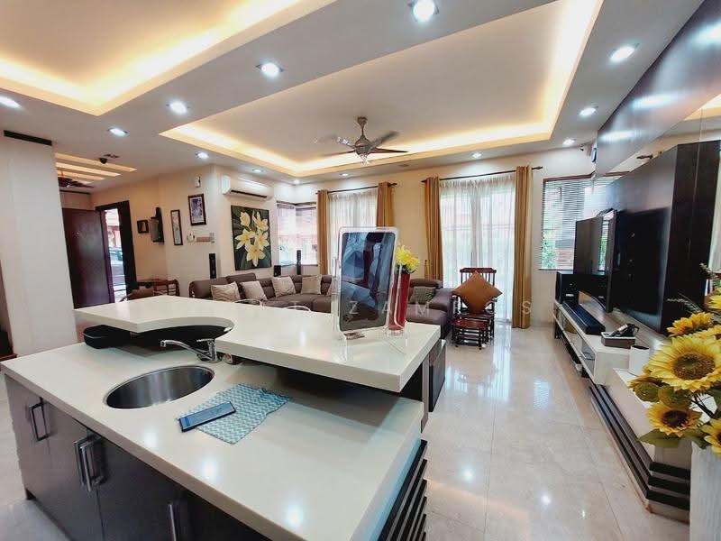 Bungalow House untuk Dijual di Damansara Legenda (Petaling Jaya) - Izzat Zamros - Living Room - PropertyGuru.com.my
