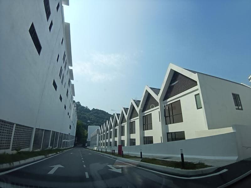 Rumah Teres 2.5-Tingkat untuk Dijual di Damansara Perdana (Selangor) - Javen Low - Exterior - PropertyGuru.com.my