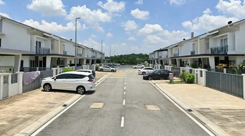 Rumah Berkembar untuk Dijual di Rawang (Selangor) - Rashidah Juremi - Exterior - PropertyGuru.com.my