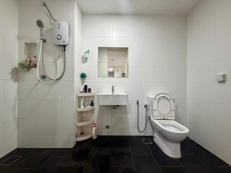 Kediaman Servis untuk Disewa di SqWhere Service Apartments - Pooi Yee Than - Bathroom - PropertyGuru.com.my