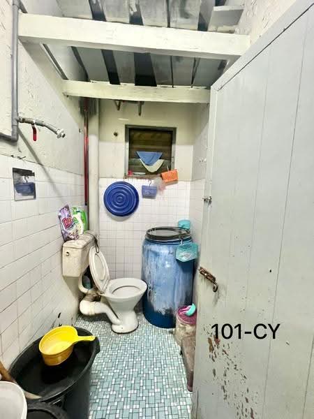 Rumah Flat untuk Dijual di Taman Chi Liung - Darren Chen - Bathroom - PropertyGuru.com.my