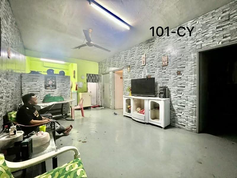 Rumah Flat untuk Dijual di Taman Chi Liung - Darren Chen - Living Room - PropertyGuru.com.my