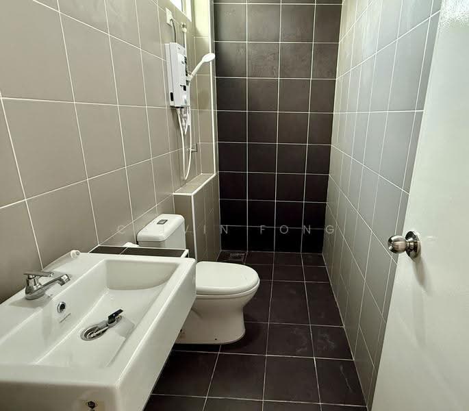 Bungalow House for Rent in Bandar Puteri Jaya (Sungai Petani) - Calvin Fong - Master bedroom attached bathroom - PropertyGuru.com.my
