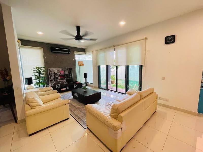 Rumah Berkembar untuk Dijual di Bandar Baru Bangi (Selangor) - Amirul Akmal - Living Room - PropertyGuru.com.my