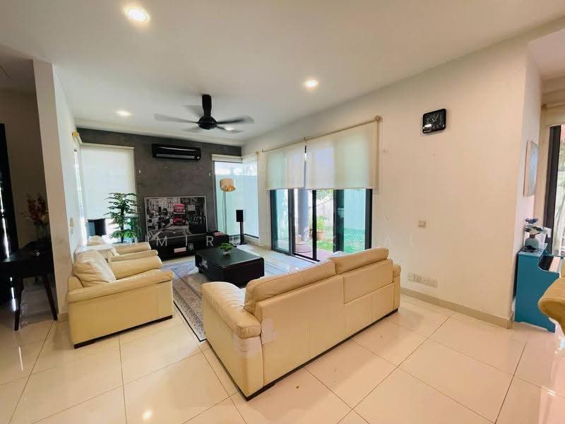 Rumah Berkembar untuk Dijual di Bandar Baru Bangi (Selangor) - Amirul Akmal - Living Room - PropertyGuru.com.my