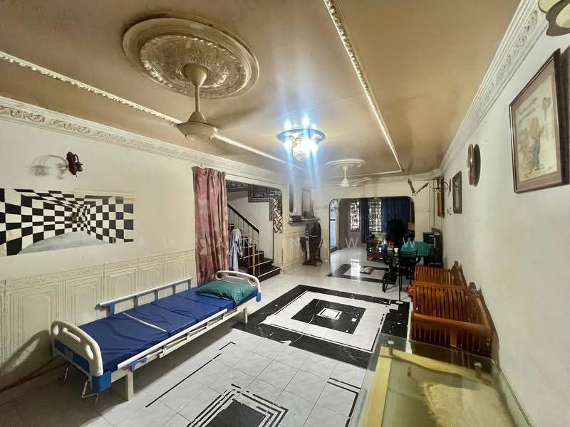 2-storey Terraced House for Sale in Taman Serdang Jaya (Seri Kembangan) - Fauran Nawawi - Living Room - PropertyGuru.com.my