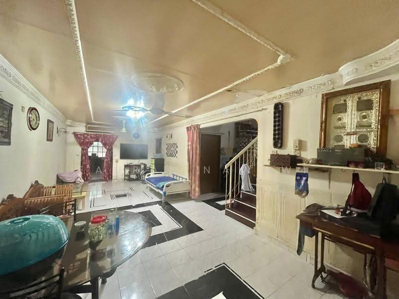 2-storey Terraced House for Sale in Taman Serdang Jaya (Seri Kembangan) - Fauran Nawawi - Living Room - PropertyGuru.com.my