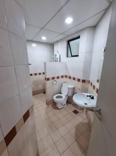 Pangsapuri untuk Dijual di Taman Daya Shop Apartment - Mandy Liew - Bathroom - PropertyGuru.com.my