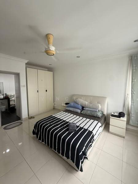 Kediaman Servis untuk Dijual di Koi Kinrara - Vincent Chye - Bedroom - PropertyGuru.com.my