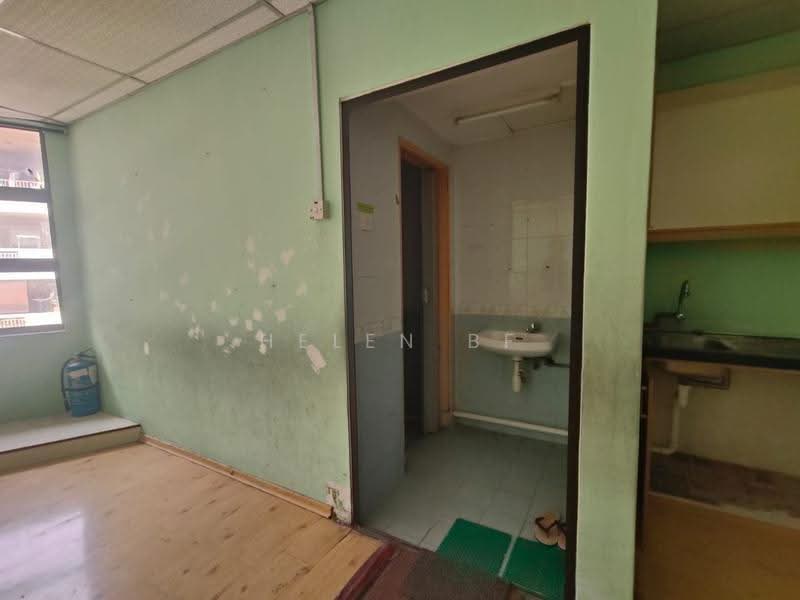 Shop / Office for Rent in Cheng (Melaka) - Helen BF - Bathroom - PropertyGuru.com.my