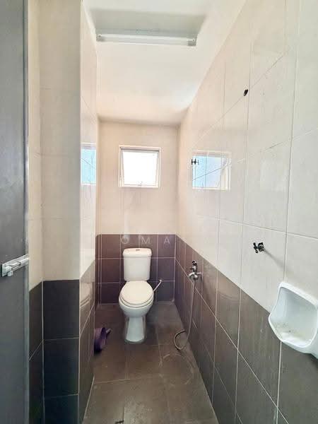 Kedai untuk Disewa di Klang (Selangor) - Nur Alia Omar - Bathroom - PropertyGuru.com.my