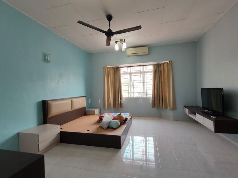 Rumah Teres 2-Tingkat untuk Dijual di Taman Saujana Indah (Bukit Katil) - Helen BF - Bedroom - PropertyGuru.com.my