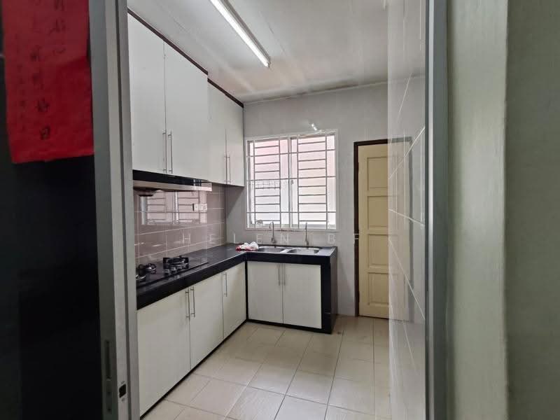 Rumah Teres 2-Tingkat untuk Dijual di Taman Saujana Indah (Bukit Katil) - Helen BF - Kitchen - PropertyGuru.com.my