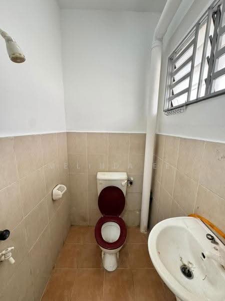 Rumah Teres 2.5-Tingkat untuk Dijual di Taman Scientex Kulai (Sedenak) - Melinda Ee - Bathroom - PropertyGuru.com.my