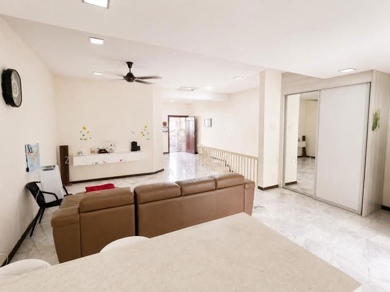 Rumah Teres 2-Tingkat untuk Dijual di Taman Pinggiran Templer (Selayang) - Zawana BT Zaidi Ana - Living Room - PropertyGuru.com.my